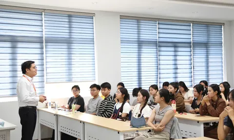 Hàng trăm học sinh Đà Nẵng trải nghiệm thực tế, định hướng ngành học tương lai