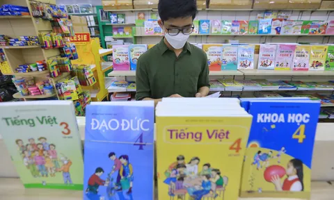 Giá sách giáo khoa dự kiến giảm hơn 13%, tiến tới lộ trình miễn phí cho học sinh
