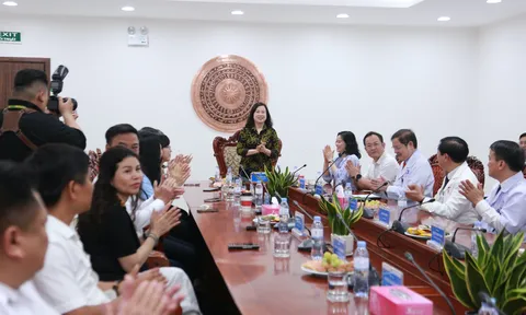 Bộ trưởng Bộ Y tế Đào Hồng Lan thăm và làm việc tại Bệnh viện Ung bướu Nghệ An