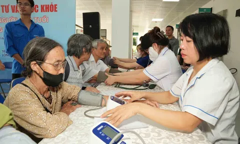 Đề xuất mở rộng quyền lợi bảo hiểm y tế cho người trên 75 tuổi