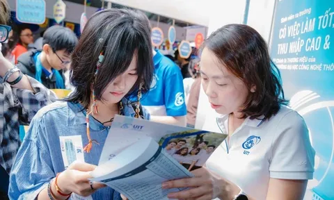 Chuyên gia dự báo điểm chuẩn đại học 2026, áp lực sẽ dồn vào khối B và D01