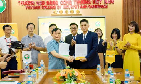 VCI và PVcomBank ký kết hợp tác chiến lược, mở rộng hệ sinh thái liên kết giáo dục - tài chính