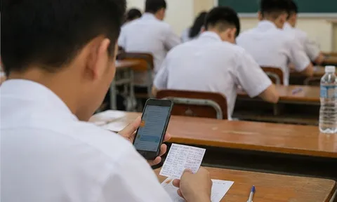 Khánh Hòa rà soát trách nhiệm cán bộ coi thi sau vụ thí sinh mang điện thoại vào phòng thi