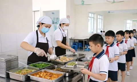 Hà Nội yêu cầu trường học mở đường dây nóng, tăng kiểm soát nguy cơ mất an toàn