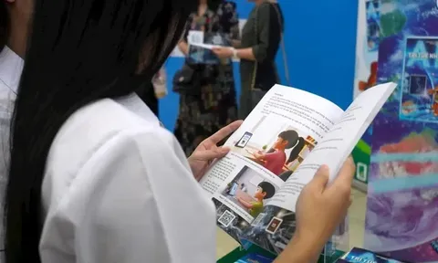 Hà Nội đặt mục tiêu phổ cập mô hình Trường học số, phát triển gia sư AI 24/7