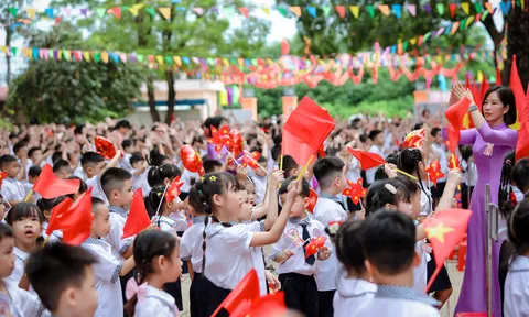 Xã Phù Đổng (Hà Nội): Những bước chân đầu tiên mở đầu năm học mới tại Trường Tiểu học Yên Viên