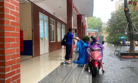 Hà Nội lên phương án giữ học sinh tại trường nếu mưa lớn gây ngập