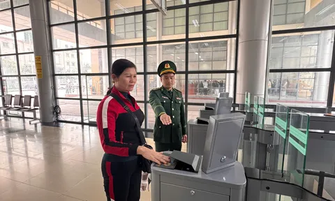Giữ bình yên nơi cửa khẩu Móng Cái