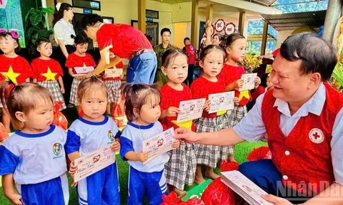 Điện Biên: Lan tỏa yêu thương đến học sinh vùng cao Sam Mứn