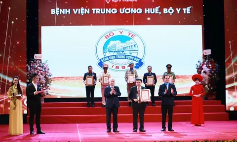 Bệnh viện Trung ương Huế được vinh danh trong chương trình "Vinh quang Việt Nam 2024"