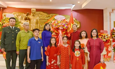 Bồi dưỡng truyền thống cách mạng vẻ vang cho học sinh