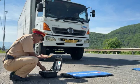 Cảnh sát giao thông thành phố Huế phát hiện và xử lý 287 trường hợp xe quá khổ, quá tải