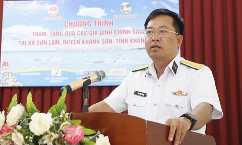 Lữ đoàn 162 tặng quà gia đình chính sách và gia đình khó khăn