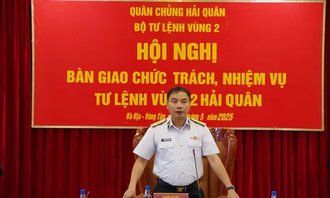 Hội nghị bàn giao chức trách, nhiệm vụ Tư lệnh Vùng 2 Hải quân