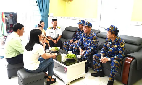 Bộ Tư lệnh Vùng 5 Hải quân bàn giao 4 “Nhà đồng đội”