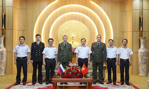 Tư lệnh Hải quân Việt Nam tiếp Tùy viên quốc phòng Liên bang Nga