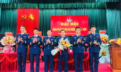 Hải đội 202 Cảnh sát biển tuyên truyền IUU và tìm kiếm cứu hộ cứu nạn