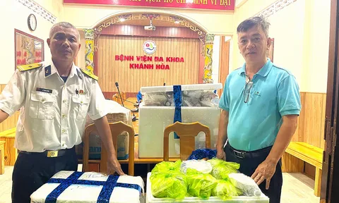 Khu đô thị căn cứ quân sự Cam Ranh hỗ trợ người dân Khánh Hoà khắc phục thiên tai