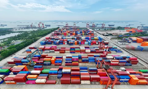 Ồ ạt nhập hàng sau thỏa thuận giảm thuế, doanh nghiệp Mỹ 'không thể sống thiếu Trung Quốc'?