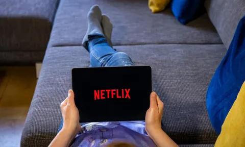 7 công việc kỳ lạ: sáng ngủ, trưa dự sự kiện, tối cày netflix, cuối tháng vẫn nhận lương khủng