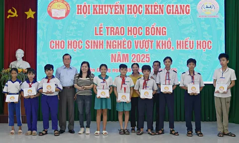 Kiên Giang: Trao 230 suất học bổng cho học sinh nghèo vượt khó, hiếu học