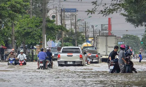 TP Cần Thơ: Triều cường vượt báo động 3, nhiều điểm ngập sâu gây khó khăn cho phương tiện giao thông