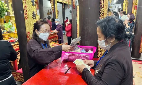 Thủ tướng yêu cầu tăng cường công tác quản lý tiền công đức