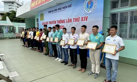 241 Vận động viên tham gia giải bơi truyền thống Công an tỉnh Thừa Thiên Huế  - năm 2024