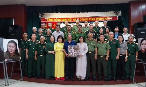 Giới thiệu di ảnh 10 nữ anh hùng liệt sĩ dân quân Lam Hạ
