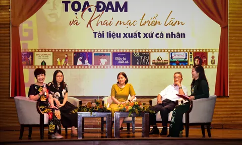 Khai mạc triển lãm "Tài liệu xuất xứ cá nhân"