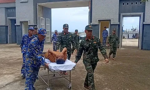 Bệnh xá đảo Trường Sa kịp thời cấp cứu ngư dân bị nổ bình ắc quy