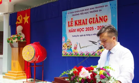 Rộn ràng khai giảng năm học mới trên quần đảo Trường Sa