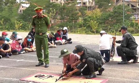 Đà Lạt: Hơn 60 thanh thiếu nhi trải nghiệm "Chúng em là chiến sĩ Cảnh sát cơ động"