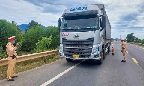 CSGT Quảng Nam - Đà Nẵng - Thừa Thiên Huế ra quân tổng kiểm tra xe chở quá tải trọng, tự ý cơi nới thành thùng