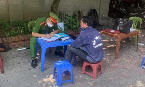Công an phường Kim Mã tập trung cao điểm kiểm tra, xử lý vi phạm trật tự ATGT