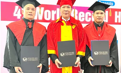 AHLĐ Nguyễn Quang Mâu nhận danh hiệu “Giáo sư danh dự” của Viện Đại học Kỷ lục Thế giới