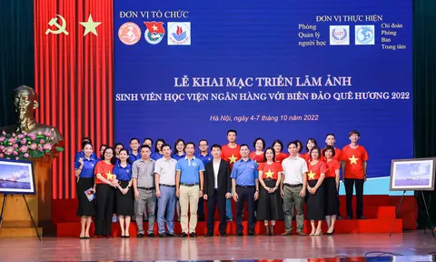 Sinh viên Học viện Ngân hàng với biển, đảo quê hương