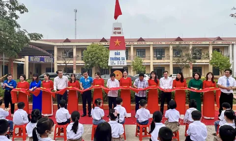 Khánh thành mô hình cột mốc quần đảo Trường Sa tại trường tiểu học