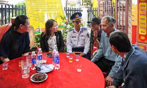 Lãnh đạo tỉnh Quảng Ngãi và Vùng Cảnh sát biển 2 thăm, hỗ trợ các nạn nhân trong vụ tai nạn giao thông đặc biệt nghiêm trọng ở Quảng Nam