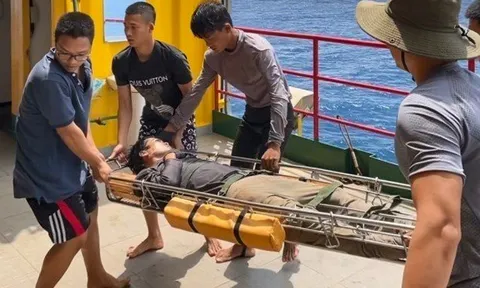 Nhà giàn DK1/2, Vùng 2 Hải quân cấp cứu ngư dân gặp tai nạn trên biển