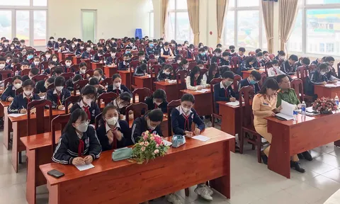 Các cấp học sinh ở Đà Lạt được tuyên truyền nâng cao nhận thức Pháp luật