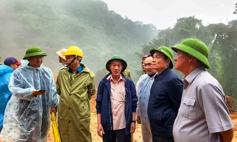 Phó Thủ tướng Chính phủ Trần Lưu Quang có mặt tại hiện trường vụ sạt lở đèo Bảo Lộc