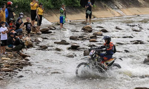 Kịch tính Giải đua Mô tô địa hình “Than Uyên Enduro Chellenger Cup 2023”