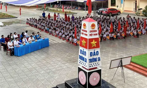 Khánh thành mô hình cột mốc chủ quyền Trường Sa trong ngày khai giảng