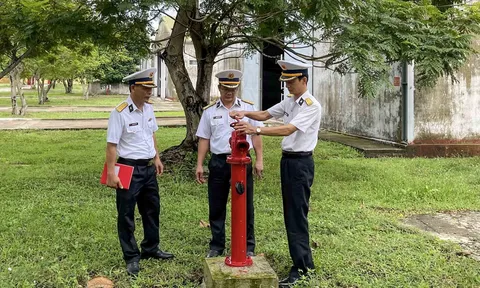 Bộ Tư lệnh Vùng 3 Hải quân kiểm tra đơn vị vững mạnh toàn diện tại Trung tâm Bảo đảm kỹ thuật