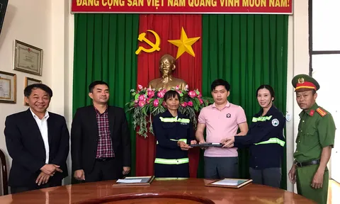 Hành động đẹp của 2 nữ lao công ở thành phố Đà Lạt