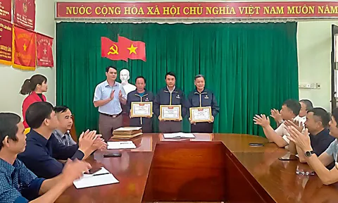 Khen thưởng cựu sĩ quan đặc công từng 4 lần kịp thời cứu người tự vẫn