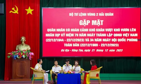 Vùng 2 Hải quân gặp gỡ quân nhân có hoàn cảnh khó khăn vượt khó vươn lên năm 2023