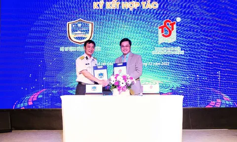Vùng 2 Hải quân ký kết hợp tác với Trung tâm Phát triển Khoa học và Công nghệ trẻ TP.HCM