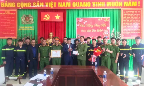 Đà Lạt: Khen thưởng 3 tập thể và 7 cá nhân đã tích cực trong công tác chữa cháy, cứu hộ tại Thương xá Latulipe